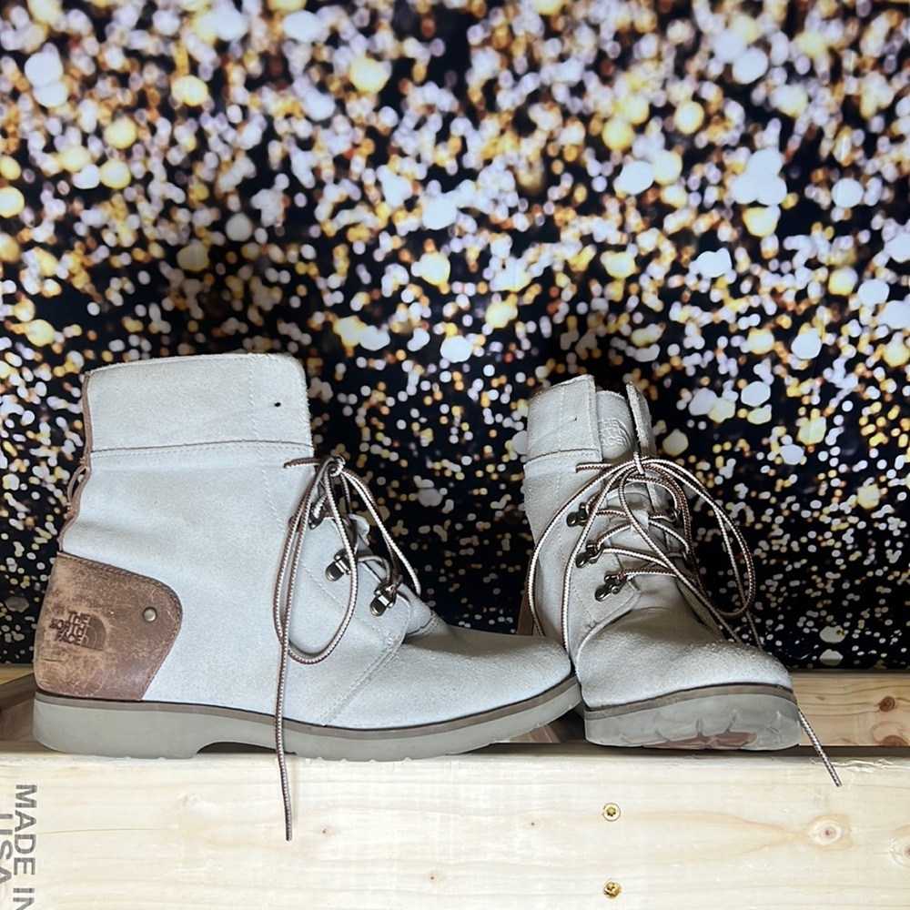 #64 Womens the north face boots size 10
